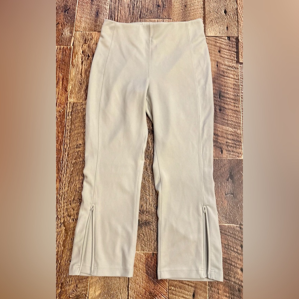 Lululemon Ribbed Softstream Zip-Leg High Rise Crop Pants In Bone, Size 8 - Picture 4 of 16